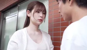 Chồng yêu tẻ nhạt, vợ yêu nhận ra cậu thanh niên nhà sát bên tốt hơn
