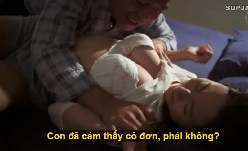 Nhìn con trai mải miết lao vào công việc khiến vợ nó cô quạnh, ông bố chồng nổi cơn ham muốn bạo lực đè con dâu ra quan hệ.